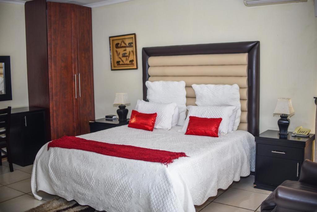 Tshedza Guest Lodge Louis Trichardt Exterior photo