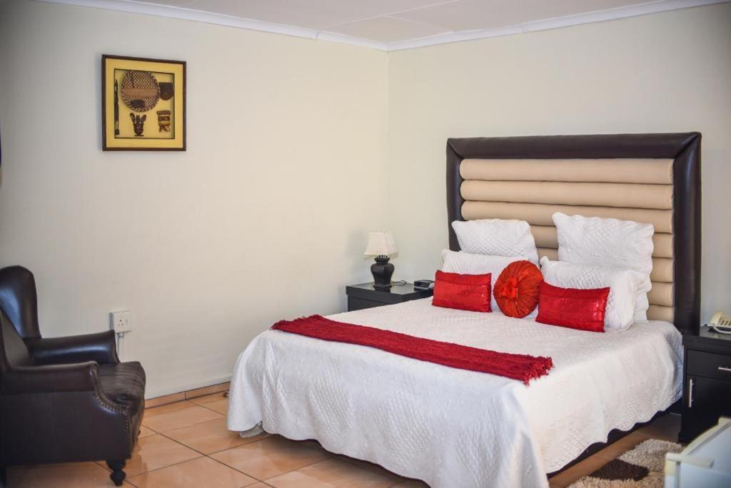 Tshedza Guest Lodge Louis Trichardt Exterior photo
